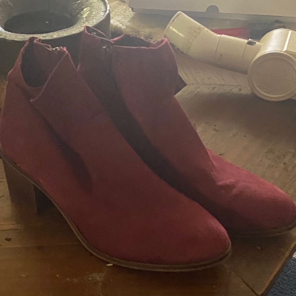 Gianni Bini Chic Burgundy Ankle Boots